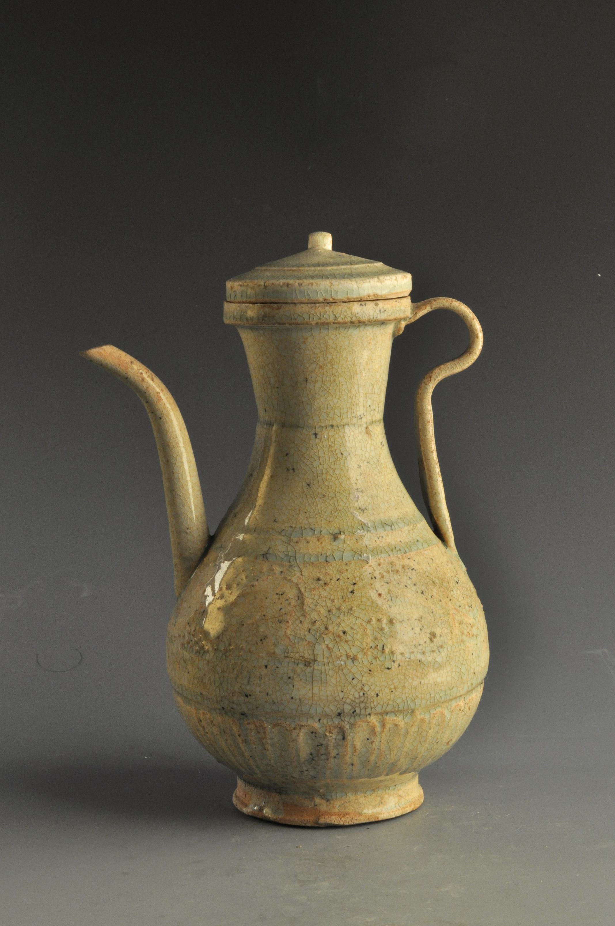 Bluish-white-glazed ewer of Northern Song Dynasty 